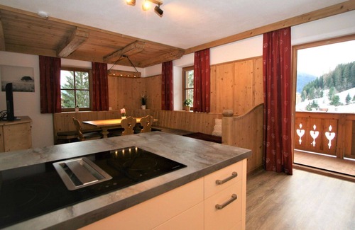 Wildschoenau Apartment | Cosy apartment for 10 guests with WIFI, TV, patio and parking
