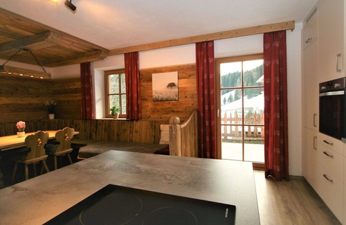 Wildschoenau Apartment | Cosy apartment for 10 guests with WIFI, TV, patio and parking