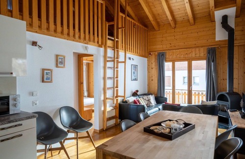 Heremence Apartment | Cosy apartment for 8 people with WIFI, TV, balcony and pets allowed