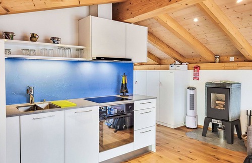 Porto Ronco Apartment | Cosy apartment for 4 people with WIFI, TV, balcony, pets allowed and panoramic view