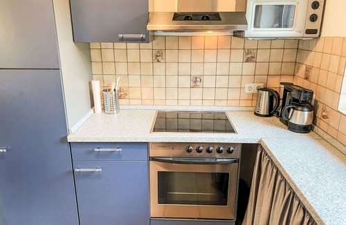 Schonebeck Apartment | Cosy apartment for 3 guests with WIFI, TV, balcony and parking
