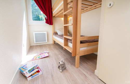 Saint-Colomban-des-Villards Apartment | Cosy apartment for 4 guests with internet, terrace, pets allowed and parking