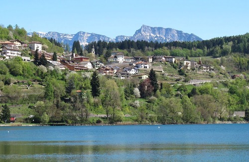 Caldonazzo Apartment | Cosy apartment for 6 people with WIFI, TV, patio, pets allowed and parking