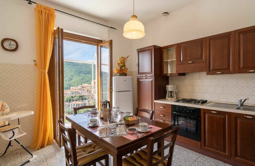Pietrabruna Apartment | Cosy apartment for 5 guests with WIFI, TV, terrace, panoramic view and parking