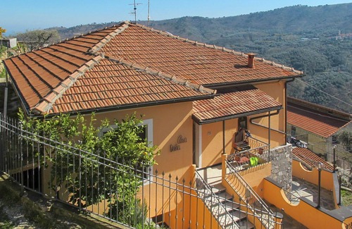 Pietrabruna Apartment | Cosy apartment for 5 guests with WIFI, TV, terrace, panoramic view and parking