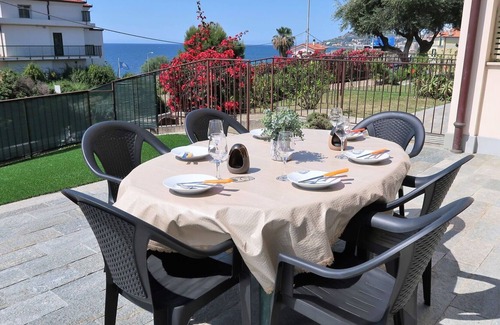 Riva Ligure Apartment | Cosy apartment for 6 people with WIFI, TV, terrace and parking