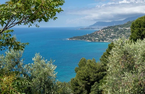 Ventimiglia Apartment | Cosy apartment for 4 people with A/C, WIFI, private pool, TV, patio, panoramic view and parking