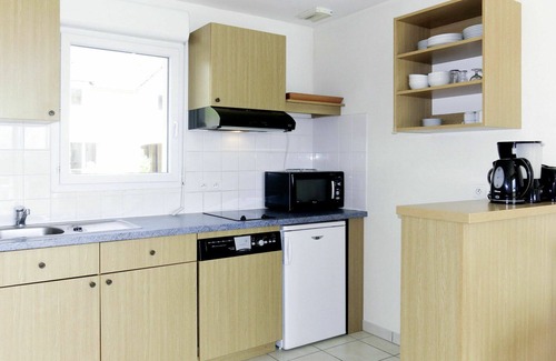 Azay-le-Rideau House | Cosy apartment in villa for 4 guests with WIFI, pool, TV, terrace, pets allowed and parking