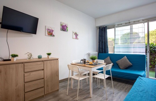 Cros-de-Cagnes Apartment | Cosy apartment for 2 guests with WIFI, A/C, TV and terrace