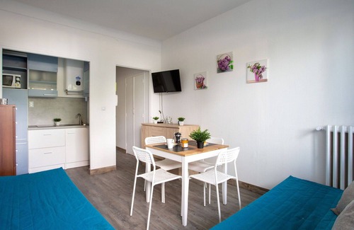 Cros-de-Cagnes Apartment | Cosy apartment for 2 guests with WIFI, A/C, TV and terrace