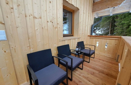 Wildschoenau Villa | Cosy apartment in villa for 3 guests with WIFI, TV, balcony and parking