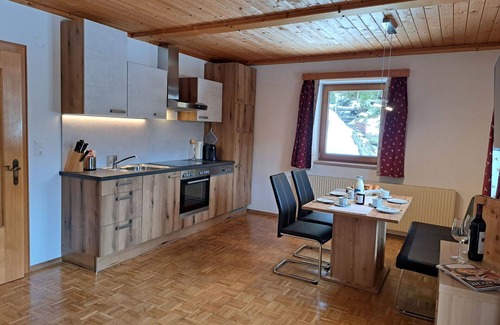 Wildschoenau Villa | Cosy apartment in villa for 3 guests with WIFI, TV, balcony and parking