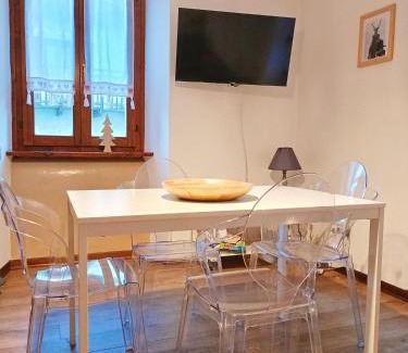 Carisolo Apartment | Cosy Apartment in Carisolo with City View.