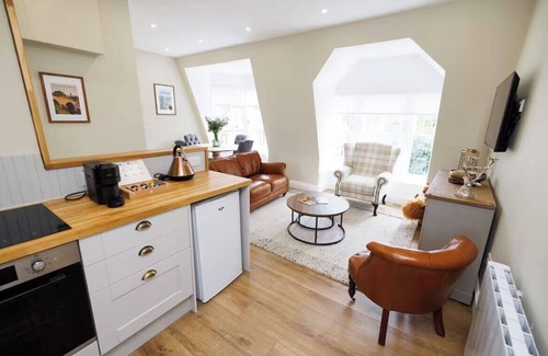 Dunfermline Apartment | Cosy Apartment in the Heritage Quarter - Sleeps 2