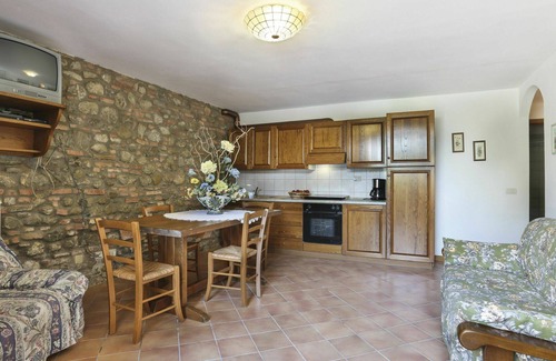 Terricciola House | Cosy apartment in villa for 4 people with WIFI, pool, terrace, pets allowed and parking
