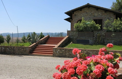 Terricciola House | Cosy apartment in villa for 4 people with WIFI, pool, terrace, pets allowed and parking