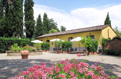 Poggibonsi Villa | Cosy apartment in villa for 4 people with pool, WIFI, TV, terrace and pets allowed