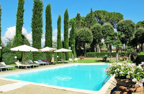 Poggibonsi Villa | Cosy apartment in villa for 4 people with pool, WIFI, TV, terrace and pets allowed