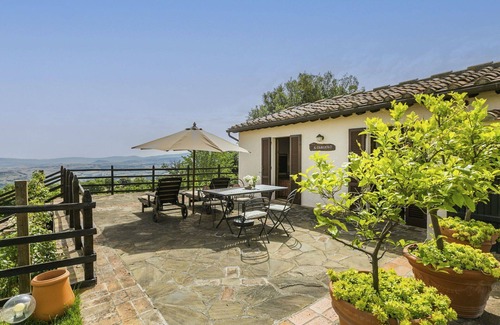 Sasso dʼOmbrone Villa | Cosy apartment in villa for 6 people with A/C, WIFI, pool and patio