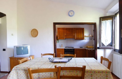 Poggibonsi Villa | Cosy apartment in villa with WIFI, pool, TV, patio, panoramic view, parking, close to San Gimignano