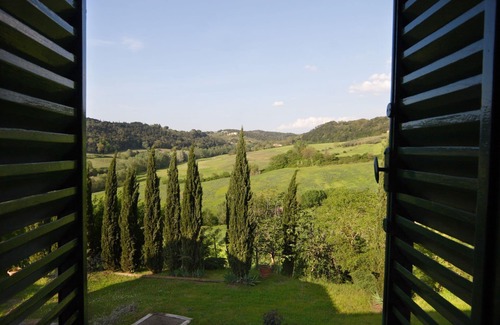 Poggibonsi Villa | Cosy apartment in villa with WIFI, pool, TV, patio, panoramic view, parking, close to San Gimignano
