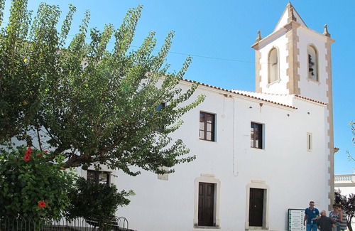 Mem Moniz House | Cosy apartment in villa for 4 guests with WIFI, pool, A/C, TV, patio and parking