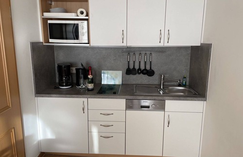 Sellin Villa | Cosy apartment in villa for 4 people with WIFI, TV, terrace, pets allowed and parking