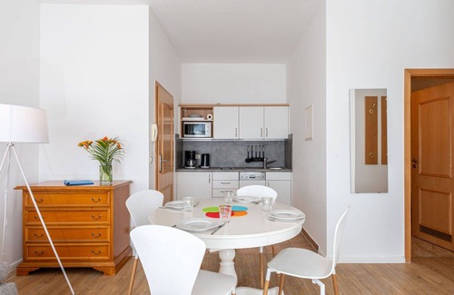 Sellin Villa | Cosy apartment in villa for 4 people with WIFI, TV, terrace, pets allowed and parking