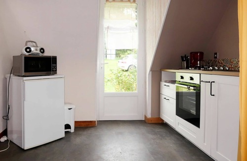 Plozevet Villa | Cosy apartment in villa for 3 guests with WIFI and parking