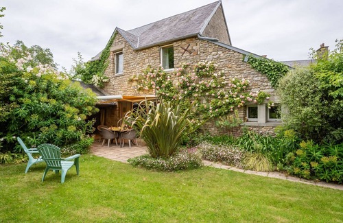 Sartilly-Baie-Bocage Villa | Cosy apartment in villa for 3 people with WIFI, TV and terrace