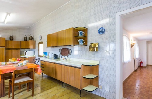 Crespina Villa | Cosy apartment in villa for 8 people with WIFI, private pool, terrace, pets allowed and parking
