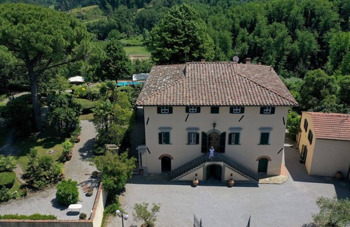 Crespina Villa | Cosy apartment in villa for 8 people with WIFI, private pool, terrace, pets allowed and parking