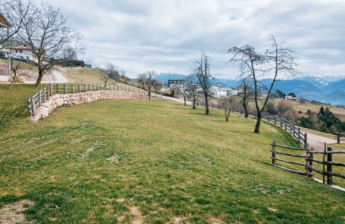 San Genesio Atesino Villa | Cosy apartment in villa for 4 people with WIFI, TV, patio and parking