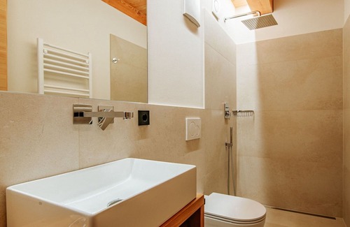 San Genesio Atesino Villa | Cosy apartment in villa for 4 people with WIFI, TV, patio and parking