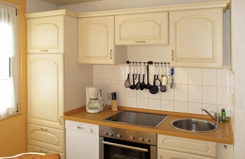 Dobbertin House | Cosy apartment in villa for 4 people with TV, terrace, pets allowed and parking