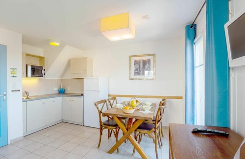 Saint-Nic House | Cosy apartment in villa for 4 people with WIFI, pool, TV, terrace and parking