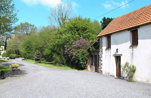 Savigny House | Cosy apartment in villa for 4 guests with WIFI, TV, pets allowed and parking