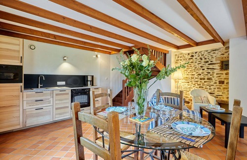 Savigny House | Cosy apartment in villa for 3 people with WIFI, TV, patio, pets allowed and parking