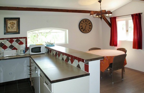Sigonce Villa | Cosy apartment in villa for 8 people with WIFI, pool, TV, patio, pets allowed and parking