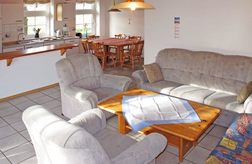 Bunde House | Cosy apartment in villa for 7 people with WIFI, TV, terrace and pets allowed