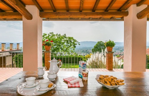 Bivio Pozzo Villa | Cosy apartment in villa for 4 people with WIFI, pool, TV, patio, pets allowed and parking