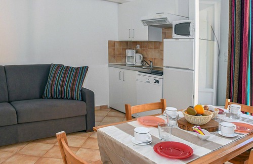 Pineto House | Cosy apartment in villa for 6 guests with pool, WIFI, A/C, TV, terrace, pets allowed and parking