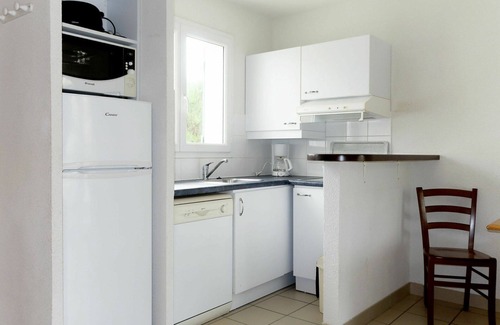 Crozon House | Cosy apartment in villa for 8 guests with pool, WIFI, TV, terrace, pets allowed and parking