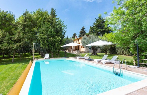 Casalbordino House | Cosy apartment in villa for 12 people with WIFI, pool, TV, patio, pets allowed and parking