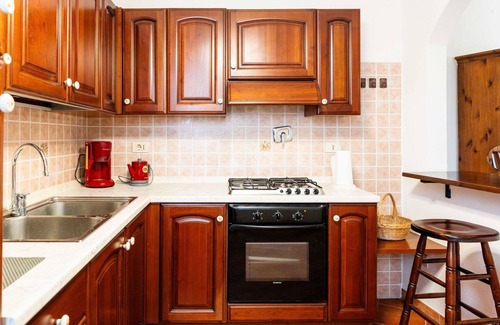 Diano Castello Apartment | Cosy apartment for 6 people with pool, WIFI, TV, terrace, pets allowed and parking