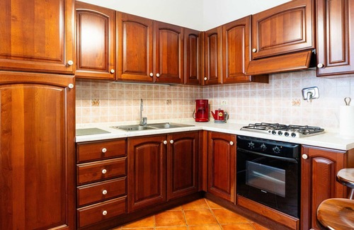 Diano Castello Apartment | Cosy apartment for 6 people with pool, WIFI, TV, terrace, pets allowed and parking
