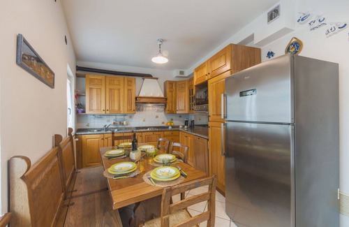 Stazzema Apartment | Cosy apartment for 6 guests with WIFI, TV, terrace, pets allowed and parking