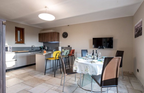 Rocca D'Arazzo Apartment | Cosy apartment for 4 people with WIFI, A/C, TV, terrace and parking