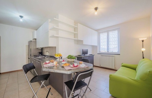 Sestri Levante Apartment | Cosy apartment for 4 people with WIFI, A/C, TV, balcony and parking