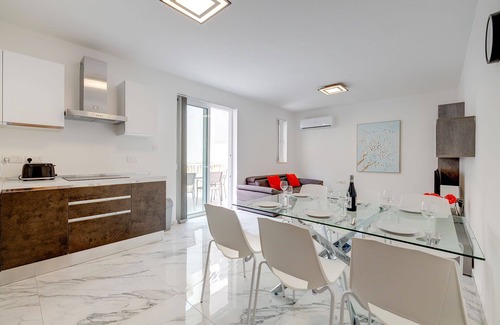 Swieqi Apartment | Cosy Apartment Steps to St George's Bay